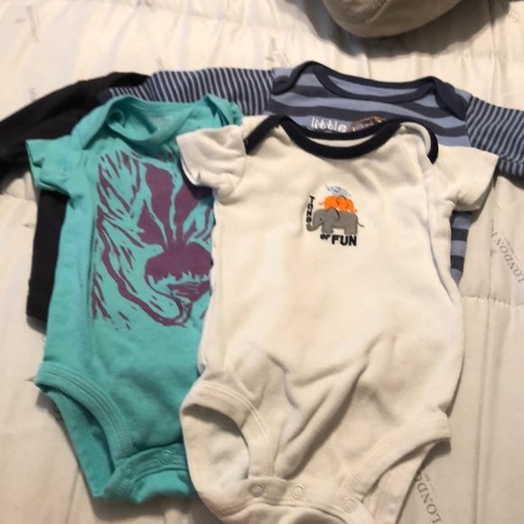 Bundle of 4 onesies size 3 months - Picture 1 of 10